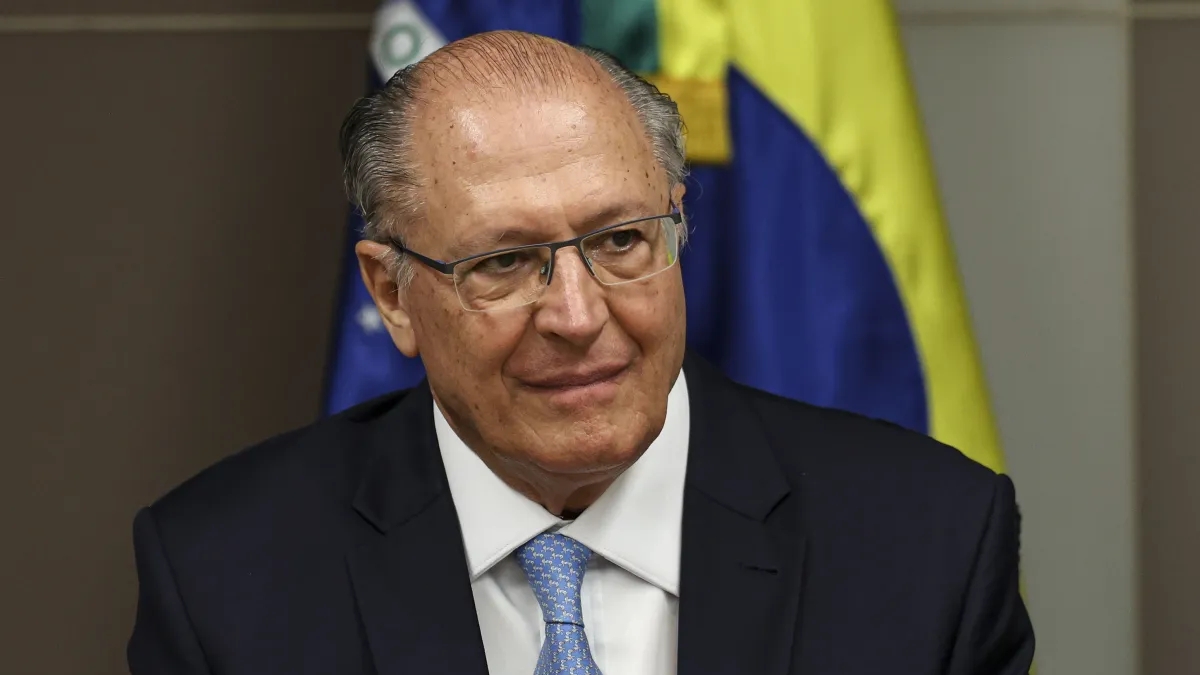 Trump ameaça novas tarifas ao Brasil e Alckmin reage: 'Prejudica a própria economia americana'