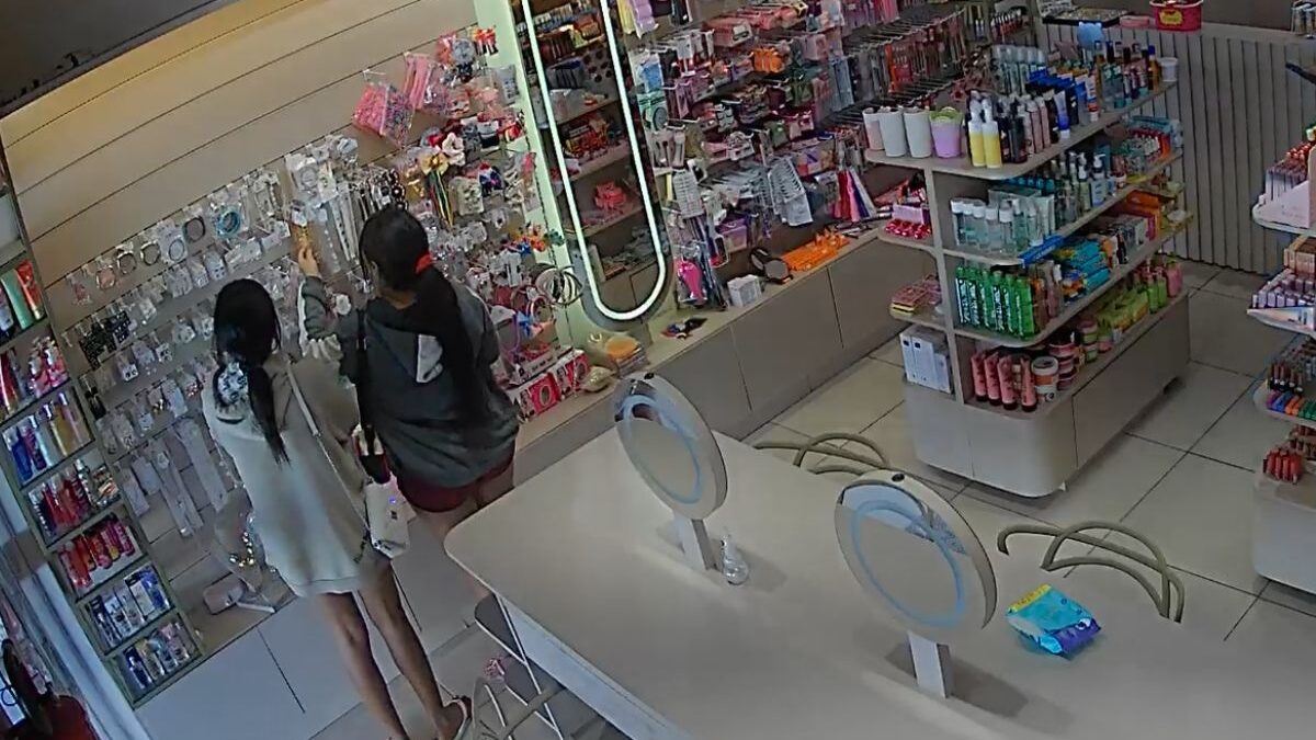 Furto de cosméticos em loja do Jardim América, em Goiânia (Foto: Reprodução)