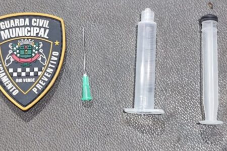 Homem é preso após injetar líquido suspeito na ex durante tentativa de reconciliação, em Rio Verde