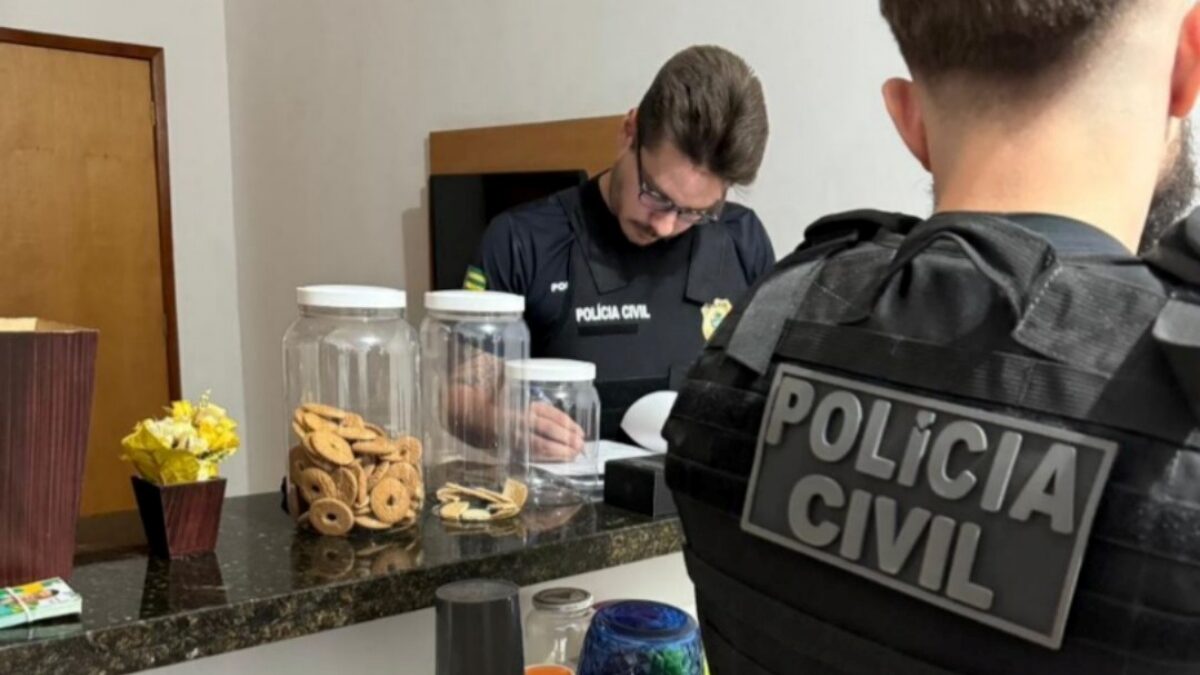 Imagem das buscas na residência