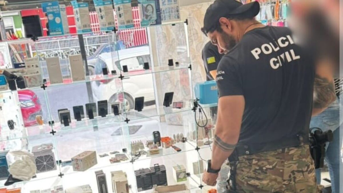 Dono de lojas de celulares é preso por receptação de aparelhos roubados em Posse