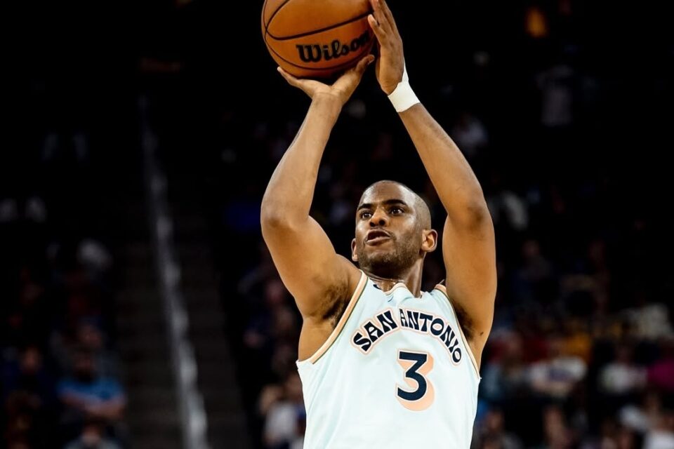 Chris Paul em partida pela NBA