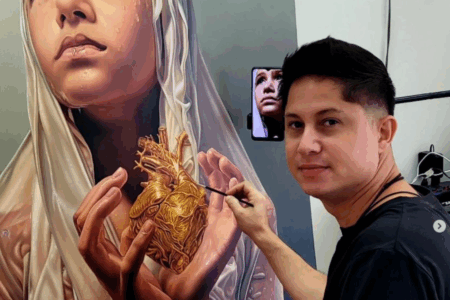 Artista cubano transforma calçada em ateliê a céu aberto em Goiânia