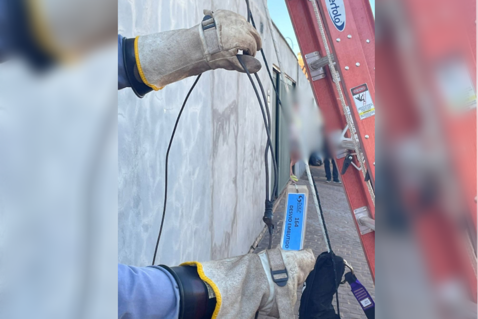 Homem agride fiscal de energia após ser pego com ‘gato’ em residência de Itumbiara