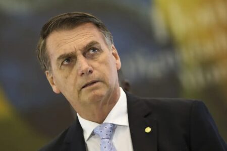 Perícia em pen drive encontrado em banheiro de Bolsonaro é concluída; confira Celular do ex-presidente ainda está sendo periciado