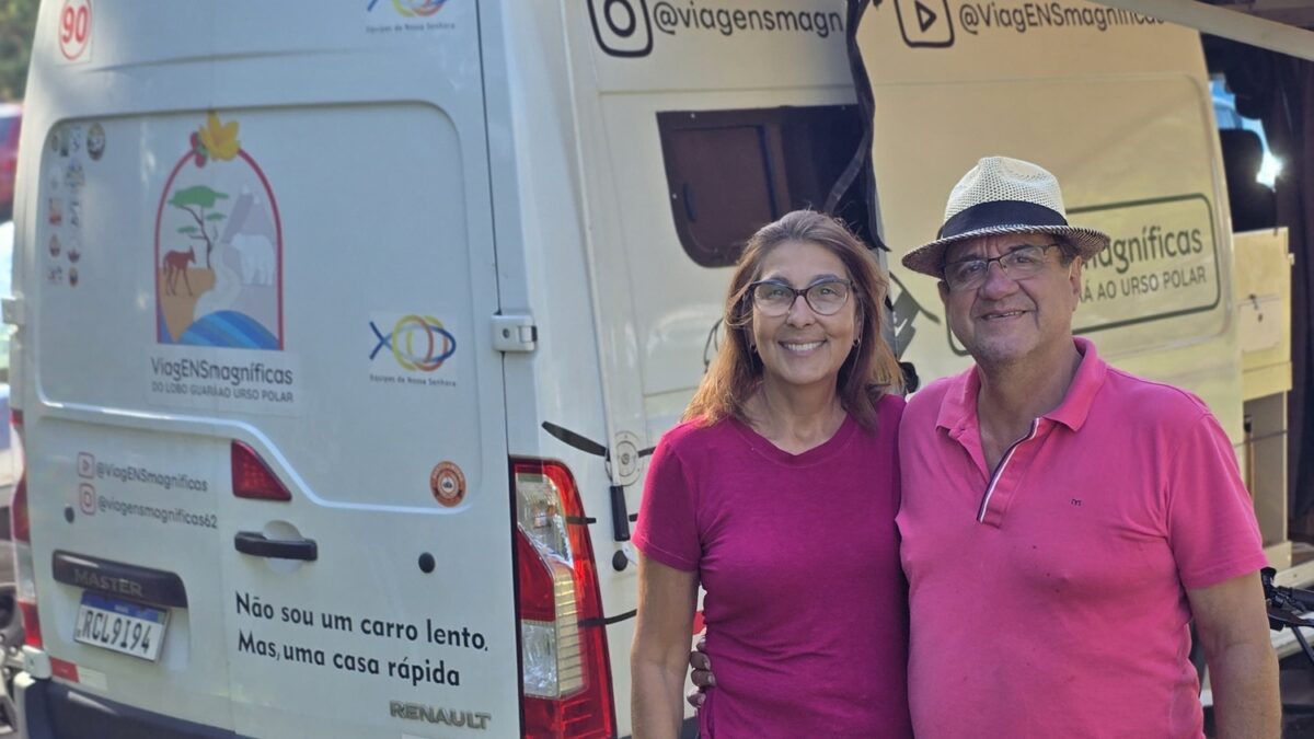 Casal de Goiânia constrói motorhome e parte em viagem rumo ao Alasca Débora e Marquinhos estão cruzando países, culturas e desafios