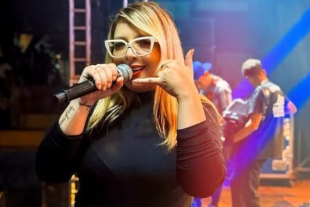 Cover de Marília Mendonça diz que foi processada por Dona Ruth R$ 100 mil Lorena Alexandre não usou mais o nome da Rainha da Sofrência