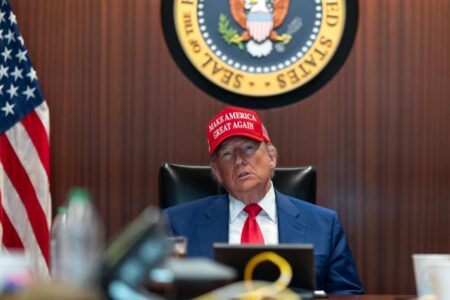 Trump ameaça Rússia com tarifaço de 100% se guerra com Ucrânia continuar