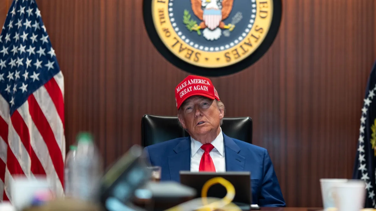 Trump ameaça Rússia com tarifaço de 100% se guerra com Ucrânia continuar