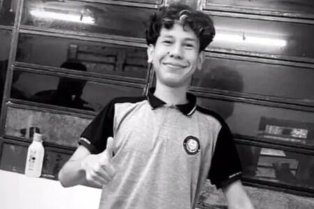 Jovem vítima de ataque homofóbico morre de traumatismo craniano em Manaus Fernando Vilaça foi espancado até a morte