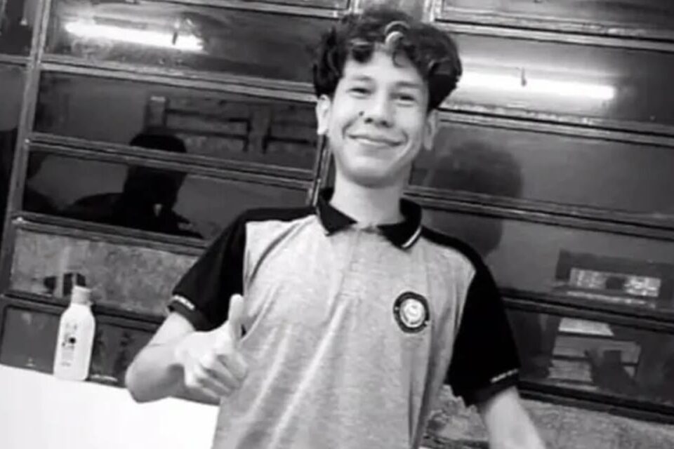 Jovem vítima de ataque homofóbico morre de traumatismo craniano em Manaus Fernando Vilaça foi espancado até a morte