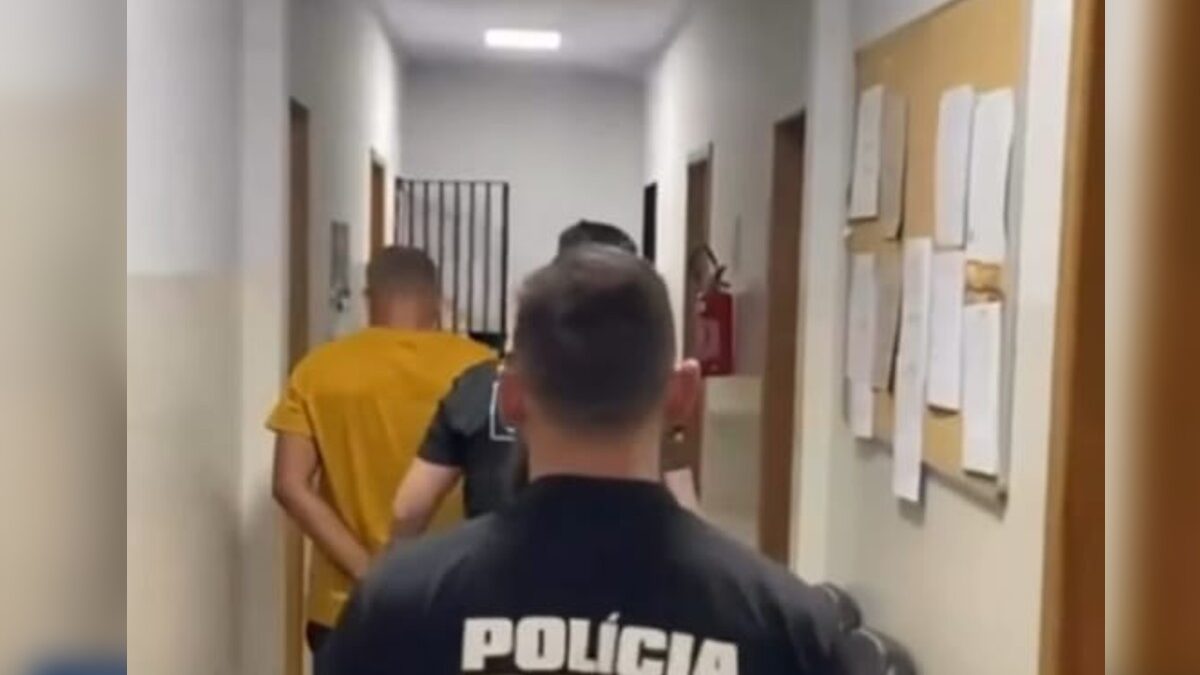 Homem usa celular para agredir a mulher após suspeitar de traição, em Águas Lindas