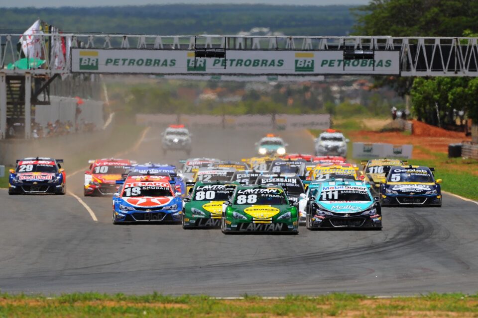 Prova da Stock Car no Circuito dos Cristais, em Curvelo