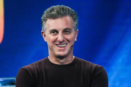 Luciano Huck comenta sobre não fazer harmonização no nariz e recebe apoio nas redes sociais