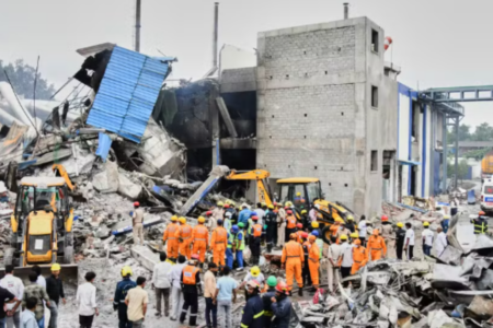 Imagem dos destroços da fábrica