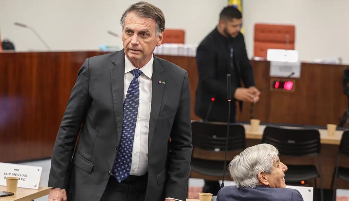 Bolsonaro aguarda definição de Alexandre de Moraes sobre prisão Defesa afirma que ex-presidente jamais teve a intenção de violar cautelares