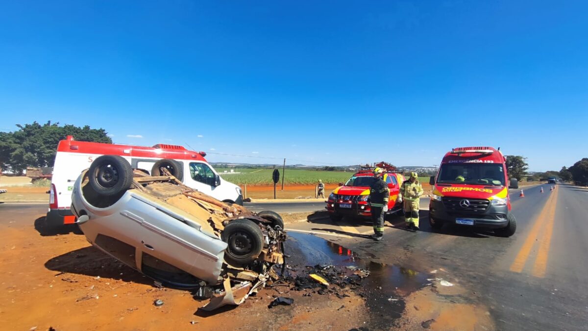 Colisão entre carro e caminhão deixa homem gravemente ferido em Goianésia 1 b8486339 imagem do whatsapp de 2025 07 26 as 16.38.03 3bf60a68 Colisão entre carro e caminhão deixa homem gravemente ferido em Goianésia