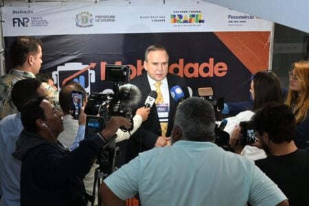 Mabel avalia restringir motos apenas às faixas exclusivas de ônibus em Goiânia