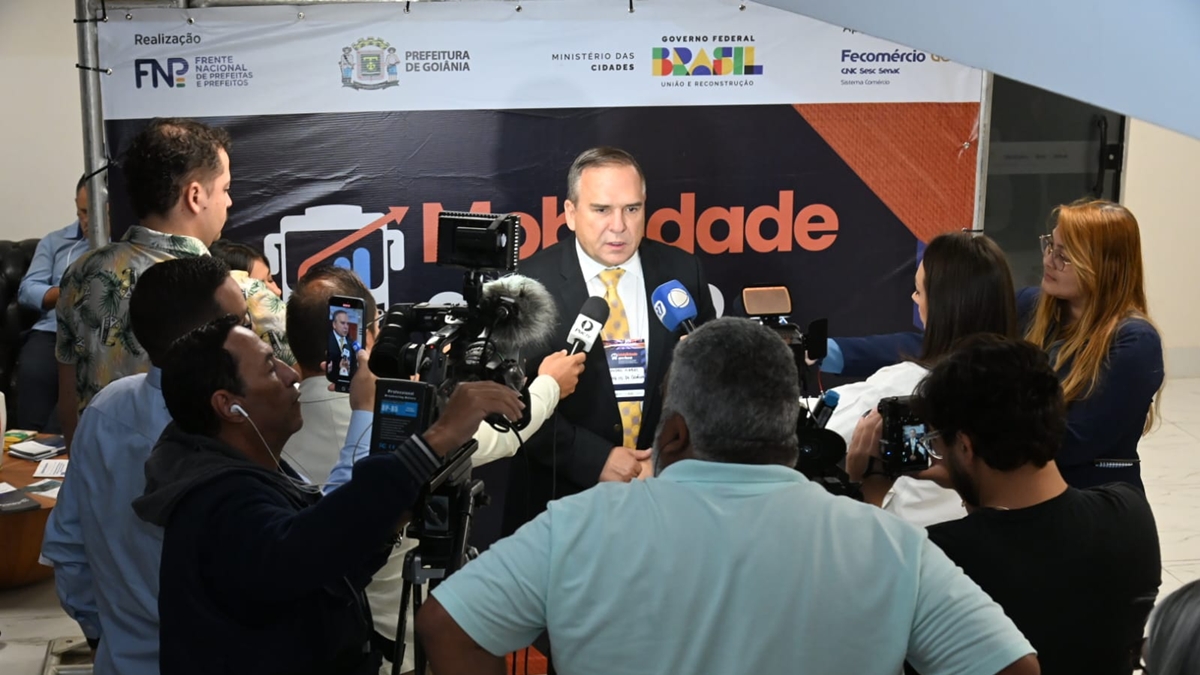 Mabel avalia restringir motos apenas às faixas exclusivas de ônibus em Goiânia