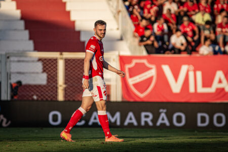 Gabriel Poveda, atacante do Vila Nova