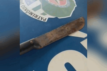 Faca utilizada no crime (Foto: Reprodução)