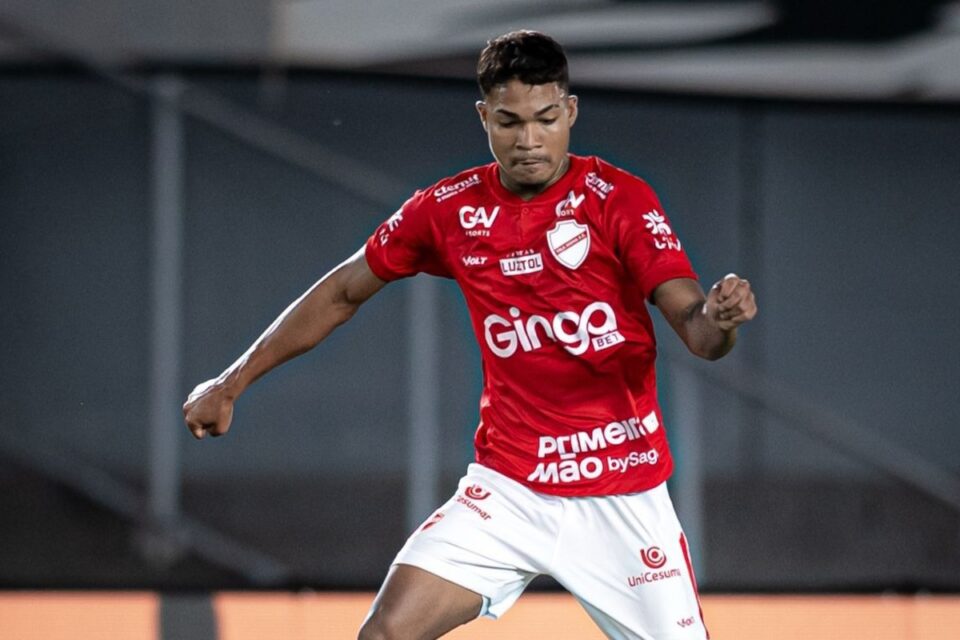 Gustavo Pajé, atacante do Vila Nova