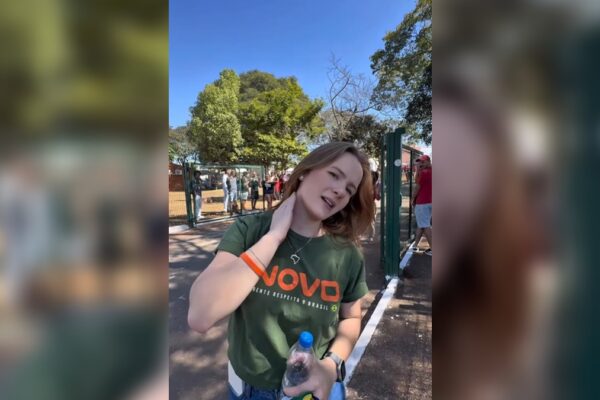 Militante do Novo é agredida em congresso da UNE, em Goiânia
