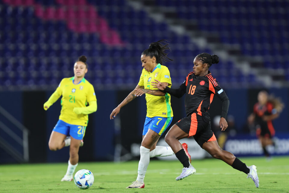 Brasil segura empate contra Colômbia e avança em primeiro no Grupo B