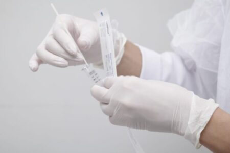 Solicitação ou não do teste de Influenza é uma decisão do médico, mediante a avaliação do quadro e possibilidades de diagnósticos, diz SMS