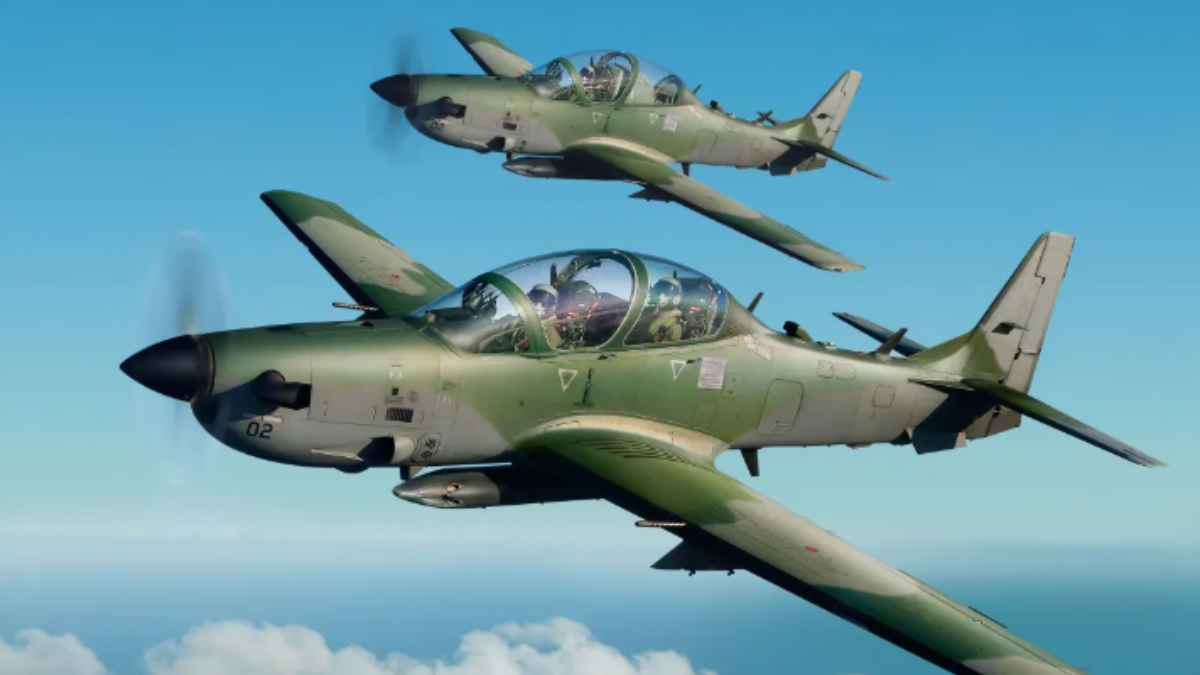 Imagem de dois Super Tucano, avião militar brasileiro