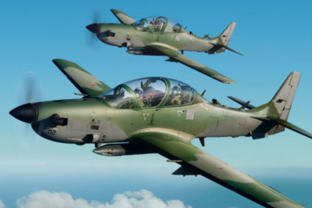Imagem de dois Super Tucano, avião militar brasileiro