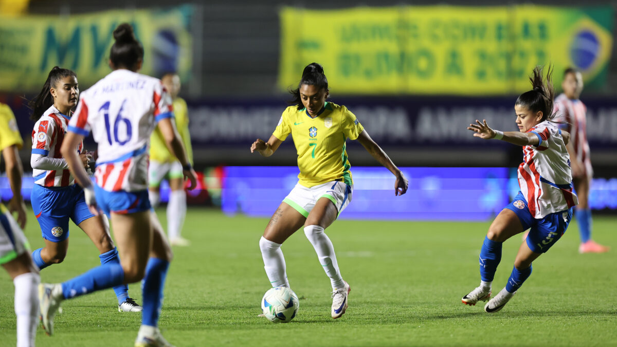 Brasil goleia Paraguai e se classifica para semis