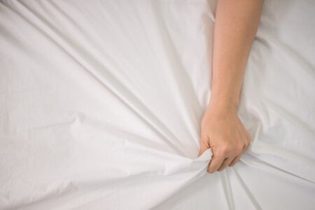 Pesquisa foi publicada no jornal americano New York Post Dia do Orgasmo: abstinência de masturbação pode afetar a saúde mental? Confira