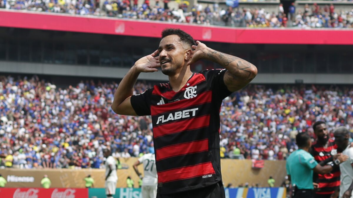 Danilo, durante a partida entre Flamengo e Chelsea