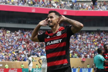 Danilo, durante a partida entre Flamengo e Chelsea