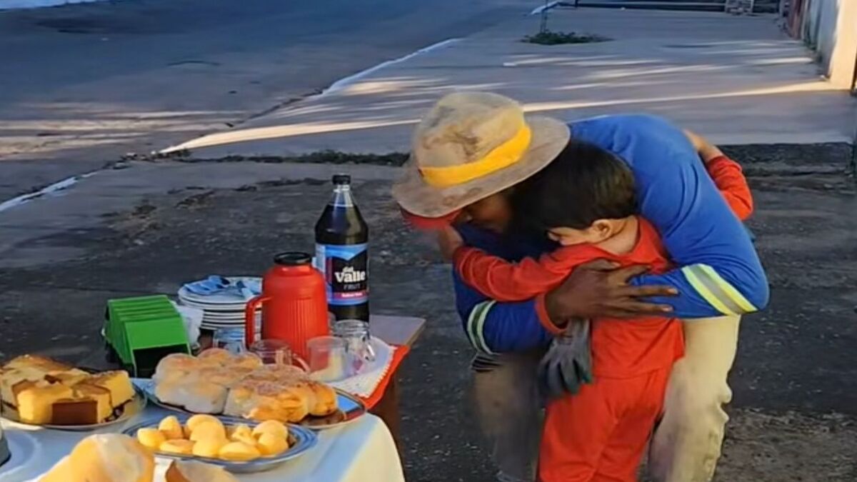 O pequeno Davi quis fazer uma homenagem aos profissionais que ele aguarda passar na rua de casa toda semana. (Foto: reprodução/redes sociais)