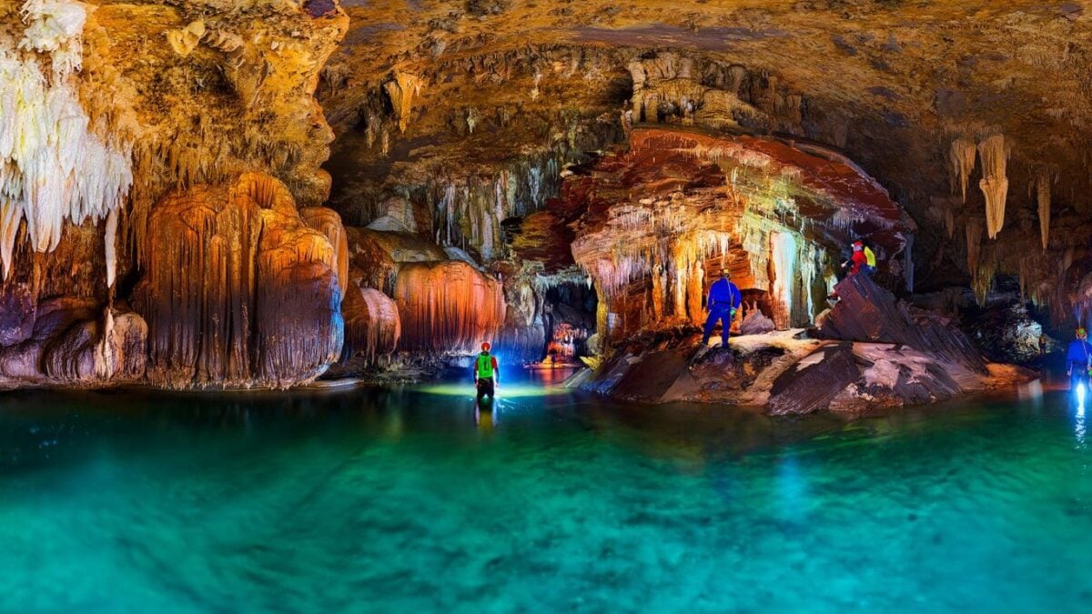 Espelho d'água da Gruta Angélica, no Parque Estadual de Terra Ronca, em São Domingos de Goiás (Foto: divulgação/Governo de Goiás)