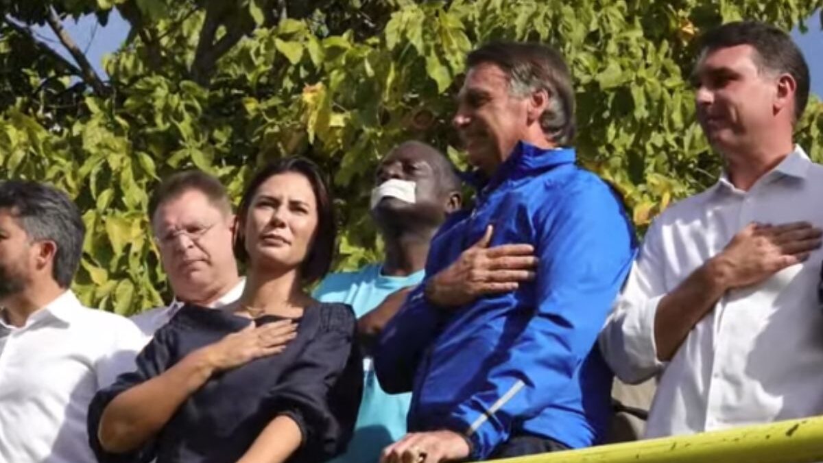 Bolsonaro e Michelle durante motociata (Foto: Reprodução)