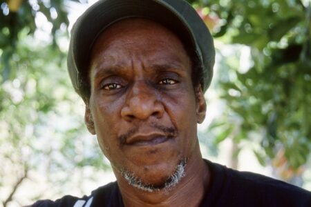 Cantor jamaicano Linval Thompson se apresenta pela primeira vez em Goiânia