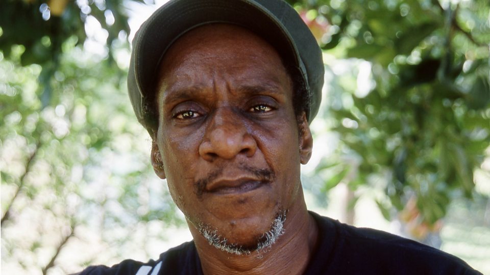 Cantor jamaicano Linval Thompson se apresenta pela primeira vez em Goiânia