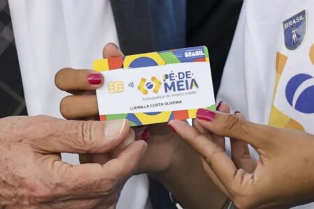Cartão do programa Pé-de-Meia (Foto: Agência Brasil)