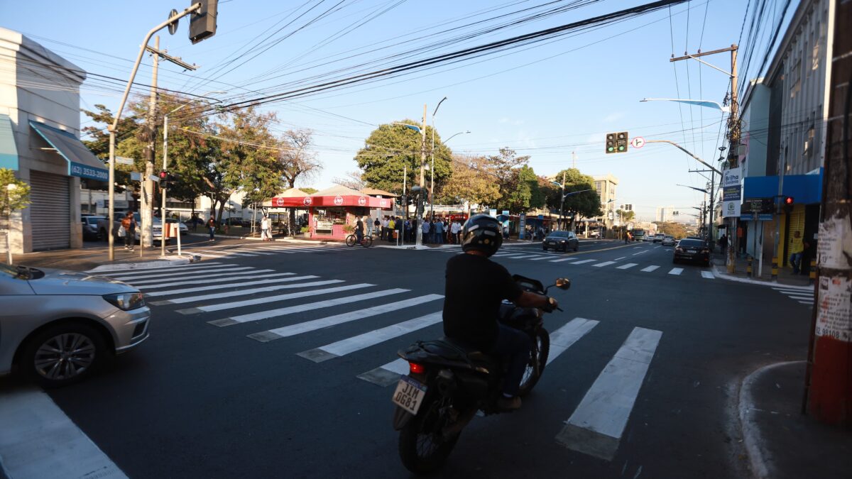Goiânia: Corredor da 24 de Outubro provoca mudanças no trânsito; confira 1 Avenida 24 de Outubro ganhou terceira faixa (Foto: Divulgação)