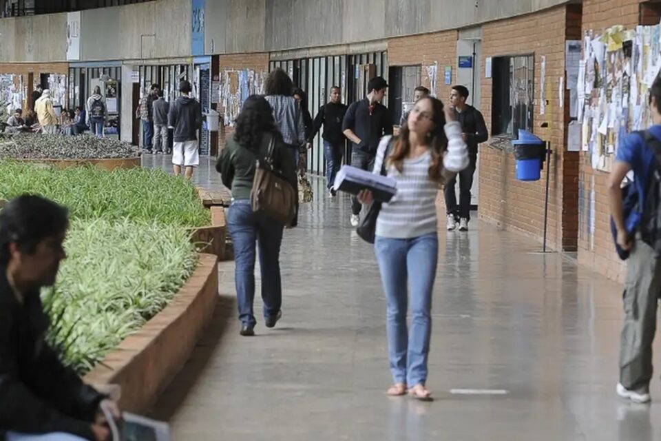 Serasa: 35% dos estudantes goianos têm dívidas com instituições de ensino superior