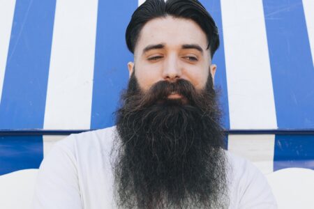 Barbas têm mais micróbios que privadas? Veja o que a ciência diz Quando a barba representa risco? Veja dicas de higiene