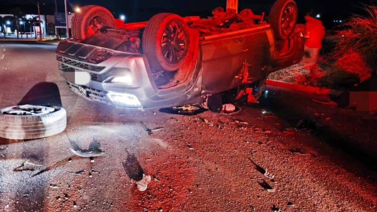 Acidente aconteceu na madrugada deste sábado (Foto: Reprodução)