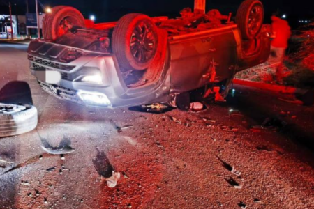 Acidente aconteceu na madrugada deste sábado (Foto: Reprodução)