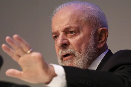 Líder da oposição diz que Congresso está em 'guerra' contra Lula