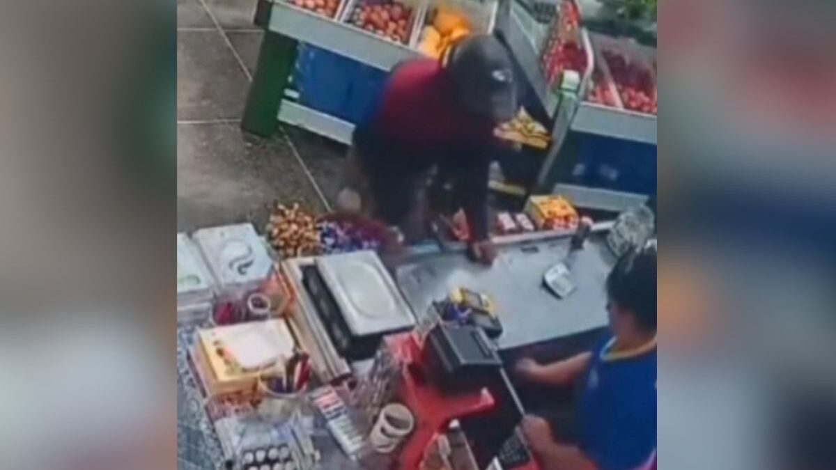 Ladrões roubam bebidas e dinheiro durante assalto em supermercado de Jataí (Foto: Reprodução)