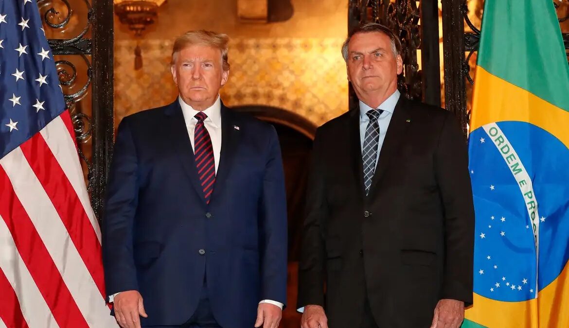 Trump envia carta a Bolsonaro e diz que vai 'observar de perto' situação do Brasil Presidente dos EUA ex-presidente 'tratamento terrível'