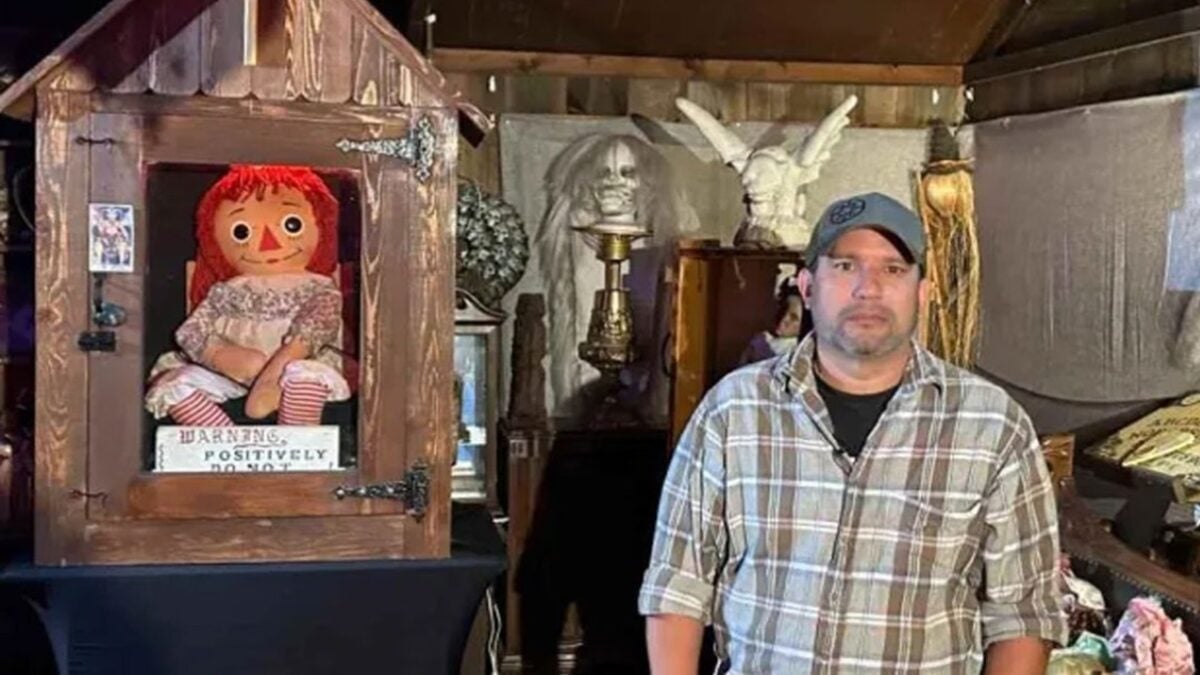 Investigador paranormal Dan Rivera morre durante turnê com Annabelle; causa da morte é desconhecida boneca assombrada